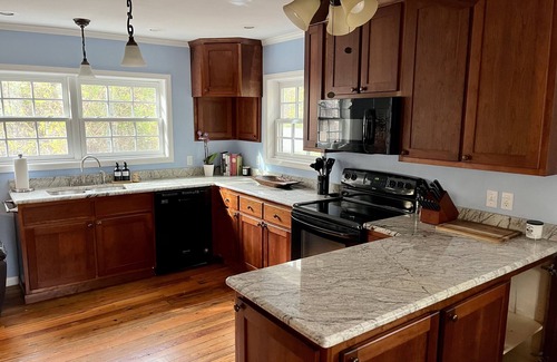 Oxford House | Cozy and comfortable. Just a few minutes walk to the Square and the University.