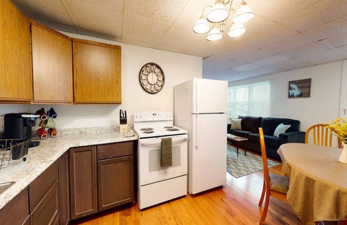 Weeks Mills House | Cozy and comfortable lakefront duplex with swimming dock & WiFi - dogs welcome