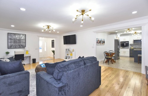 Tulsa House | Cozy and cute 3 bedroom home that can accommodate up to 8 people. n