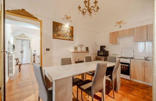 Historic Centre Apartment | Cozy and elegant apartment that can accommodate up to 4 people, located in city center, a 13 minute walk from Porta Nuova railway and metro station, and 10 minutes walk from Piazza Vittorio Veneto, Valentino Park and the renowned Via Lagrange, an ideal s