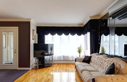 Laval-des-Rapides House | Cozy and Elegant Entire House