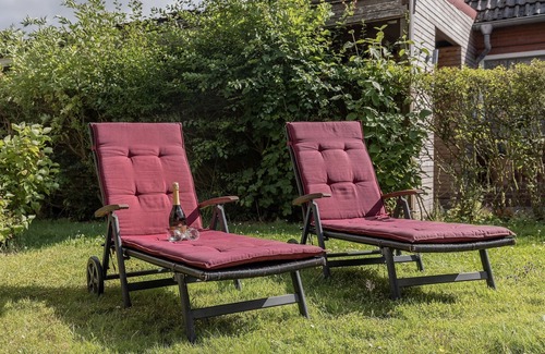 Harlesiel Apartment | Cozy and friendly: The ground floor apartment is nicely secluded been teaching