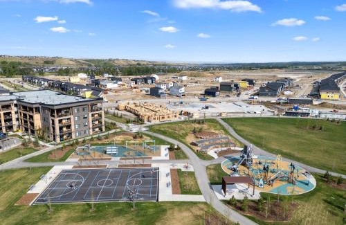 Southeast Calgary House | Cozy and inviting 3BR Entire Home in Calgary for holidays and gatherings free parking for two cars