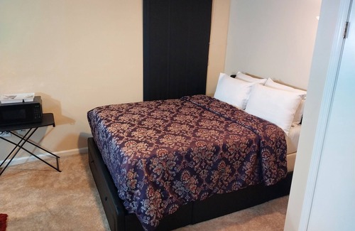 Pasadena House | Cozy and peaceful BASEMENT in a house, close to different restaurants and a park