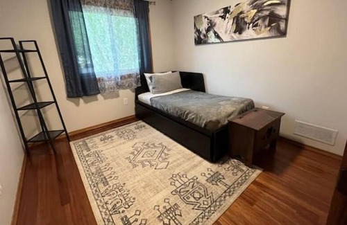 Andover House | Cozy and Private 3BR Home