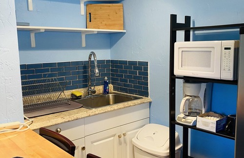 Sarasota Springs Apartment | Cozy and Private Studio Retreat near Downtown & Beaches