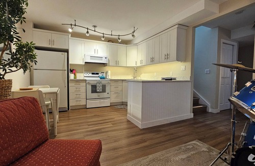 Cougar Creek House | Cozy and Private Suite just 20 minutes from Banff!