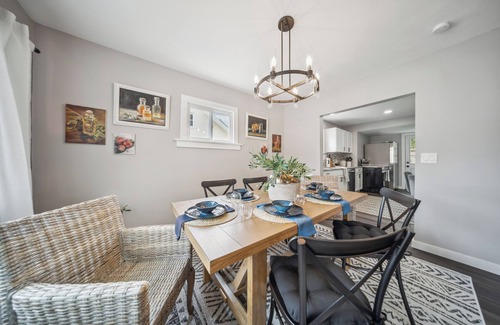 Mayfield Heights House | Cozy and Quaint 3 Bedroom: single-level, 5 beds fit 8 guests