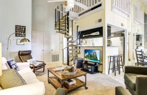 Horseshoe Bay Condo | Cozy and Quaint Condo water view