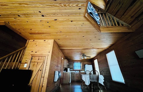 Carrollton Township Cabin | Cozy and Quiet Cabin in the Woods