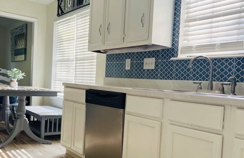 Montgomery House | Cozy and Quiet gettaway with pool, near Historic District and Water Park