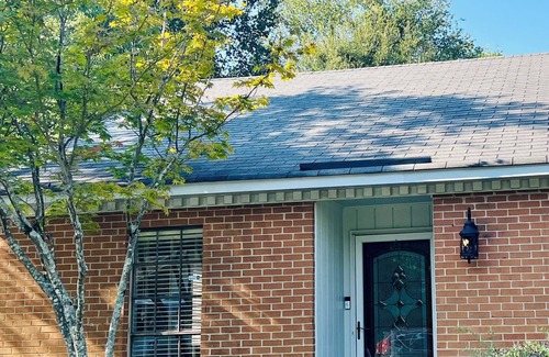 Montgomery House | Cozy and Quiet gettaway with pool, near Historic District and Water Park