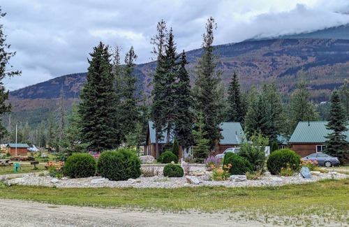 Regional District of Fraser-Fort George Cabin | Cozy and Relaxing Getaway Cabin #8n
