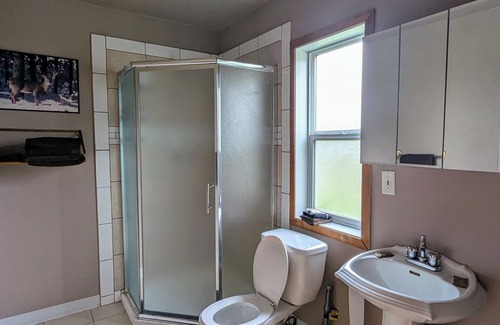 Regional District of Fraser-Fort George Cabin | Cozy and Relaxing Getaway Cabin #8n