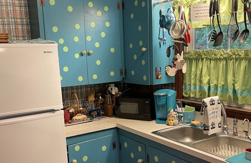 Franklin Cottage | Cozy and Romantic Lake Front Cottage perfect to use for a Get Away or Honeymoon!