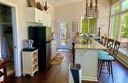 Perrysville Cottage | Cozy and Serene Two Bedroom Cottage on the Lake