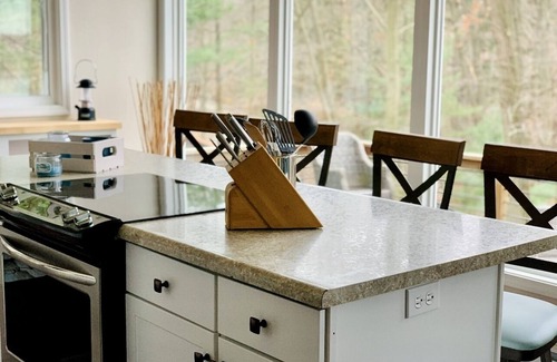 Perrysville Cottage | Cozy and Serene Two Bedroom Cottage on the Lake