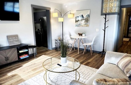 Twin Falls House | Cozy and Stylish in Central City