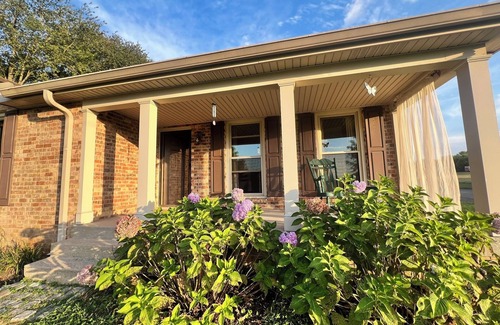 Madison House | Cozy and tucked away retreat in Nashville's hidden gem neighborhood