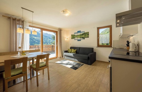San Martino in Passiria Apartment | Cozy Apartment “Pfandlerhof Grün” with Mountain View, Wi-Fi, Balcony & Garden