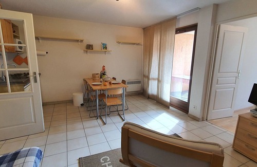 La Salle-les-Alpes Apartment | Cozy Apartment · Shuttle to Slopes · Free Parking · Mountain View