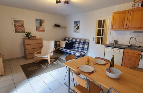 La Salle-les-Alpes Apartment | Cozy Apartment · Shuttle to Slopes · Free Parking · Mountain View