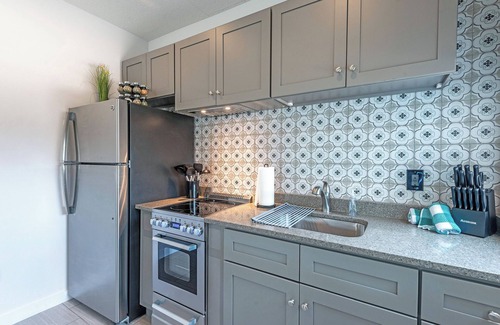 Jacksonville Beach Apartment | Cozy Apartment Steps to the sea - 2 bd - 2 Bathrooms - No stairs