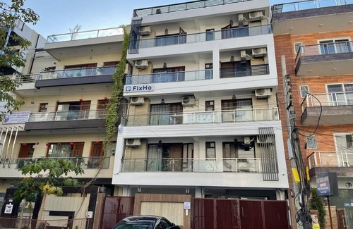 Gurugram Apartment | Cozy Apartment 5min walk to the best hangout places in Gurgaon . feel like home.