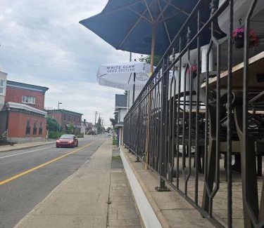 Downtown Gatineau Apartment | Cozy Apartment #8-B