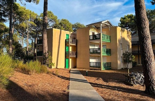Maubuisson Apartment | Cozy apartment between lake and ocean – Terrace & shared pool in Carcans-Maubuisson