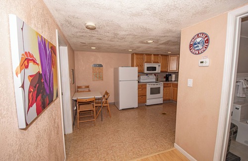 Sand Lake Apartment | Cozy apartment - close to Airport & Kincaid Park