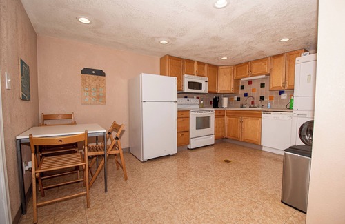 Sand Lake Apartment | Cozy apartment - close to Airport & Kincaid Park