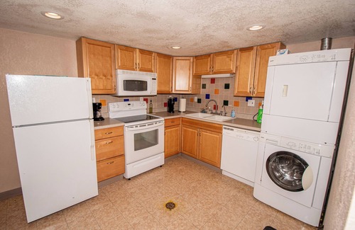 Sand Lake Apartment | Cozy apartment - close to Airport & Kincaid Park
