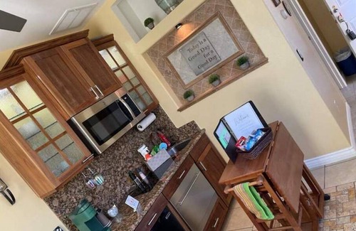Victorville Apartment | Cozy Apartment fast Wi Fi washer/dryer kitchen, pool & spa!n