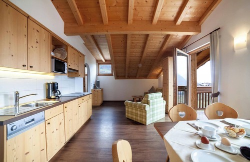 Schenna Apartment | Cozy apartment 'Gassbauerhof Ober' with Balcony, Mountains Views & Wi-Fi