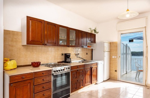 Prizba Apartment | Cozy apartment in Blato with kitchen