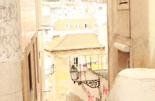 Sao Cristovao e Sao Lourenco Apartment | Cozy Apartment in Lisbon Center City