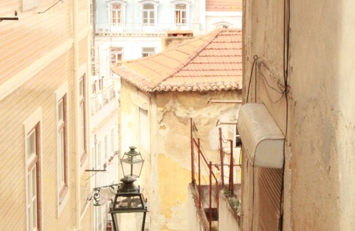 Sao Cristovao e Sao Lourenco Apartment | Cozy Apartment in Lisbon Center City