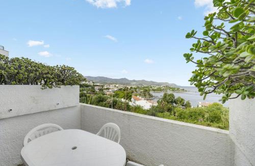 Llanca Apartment | Cozy apartment in Llançà 30 m² with sea view