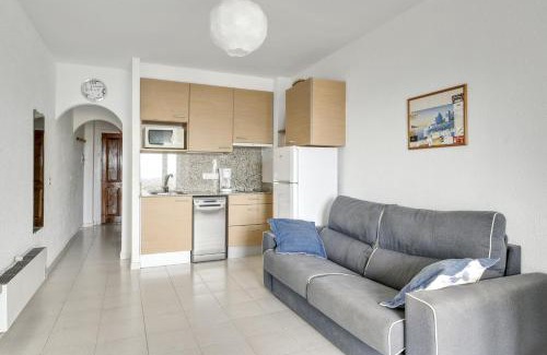 Llanca Apartment | Cozy apartment in Llançà 30 m² with sea view