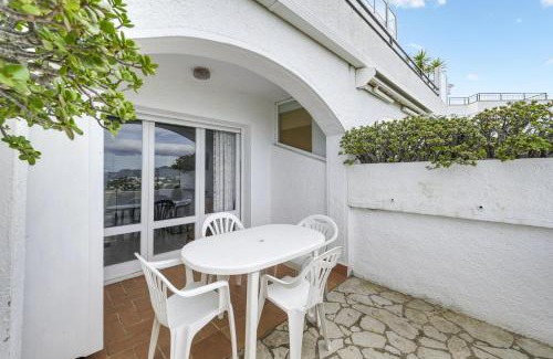 Llanca Apartment | Cozy apartment in Llançà 30 m² with sea view
