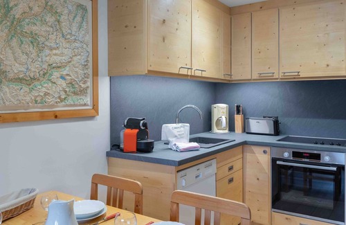 Meribel Centre Apartment | Cozy apartment in Méribel Center with balcony and parking