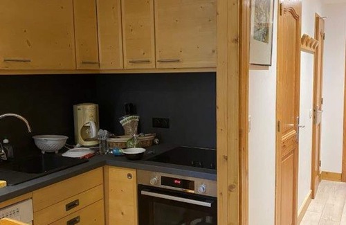 Meribel Centre Apartment | Cozy apartment in Méribel Center with balcony and parking