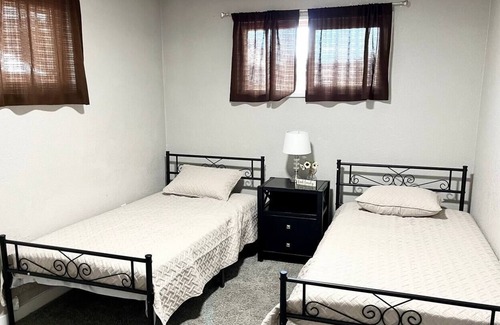 Cole Apartment | Cozy Apartment in Rhino Art District near Downtown