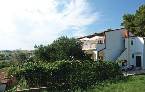 Vlasici Apartment | Cozy Apartment In Vlasici With Wifi
