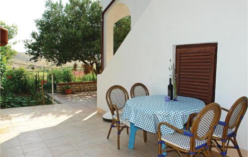 Vlasici Apartment | Cozy Apartment In Vlasici With Wifi