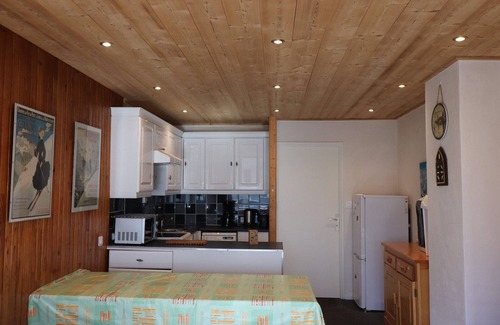 Le Lavachet Apartment | Cozy Apartment · Ski-in/Ski-out · Balcony · 6 Guests · South-Facing