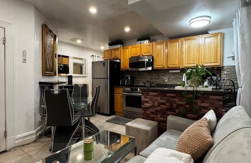 Getty Square Apartment | Cozy Apartment to Relax - Apartment "A"