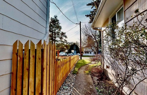 Snohomish Apartment | Cozy Apartment w/Air Conditioning, Smart TV, Covered Parking