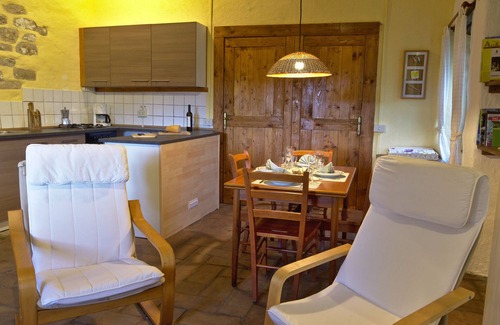 Cupramontana Cottage | Cozy apartment with swimming pool , in the Italian countryside.